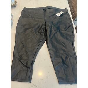 NWT Torrid 2 Faux Leather cropped leggings